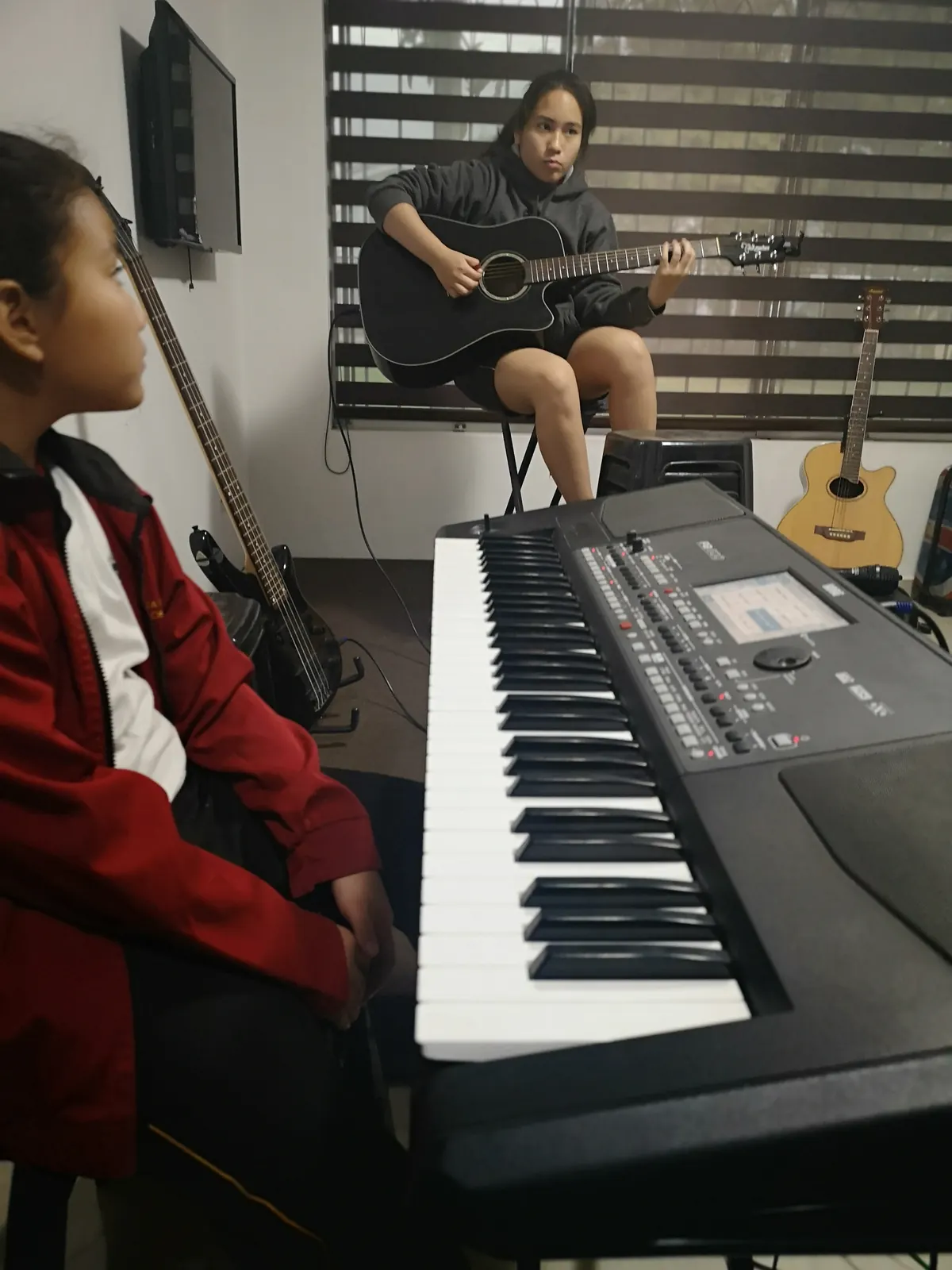 Clase de teclado y guitarra